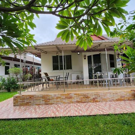 Nuch'S Apple Guest House Si Bun Ruang Exterior foto