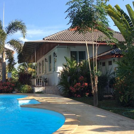 Nuch'S Apple Guest House Si Bun Ruang Exterior foto
