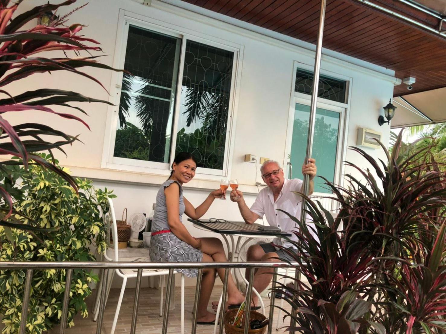 Nuch'S Apple Guest House Si Bun Ruang Exterior foto