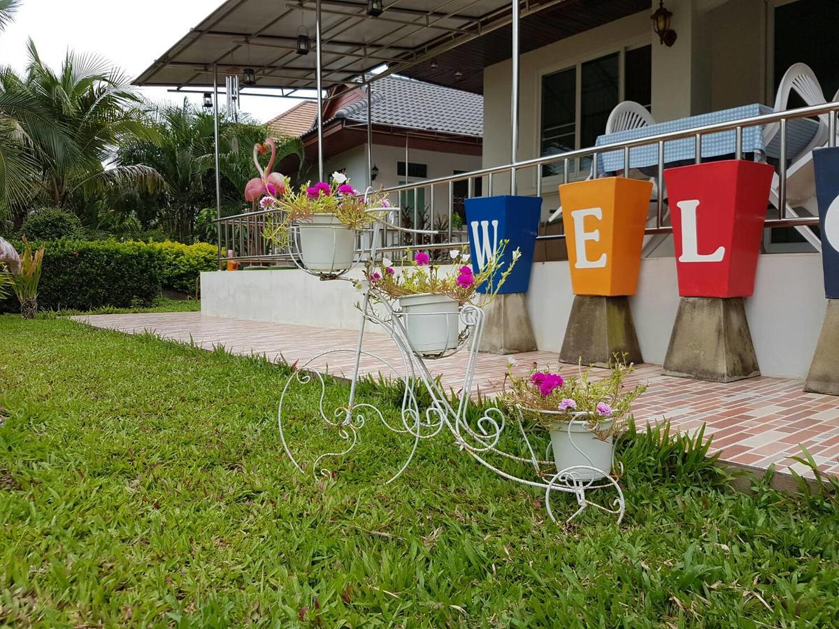 Nuch'S Apple Guest House Si Bun Ruang Exterior foto
