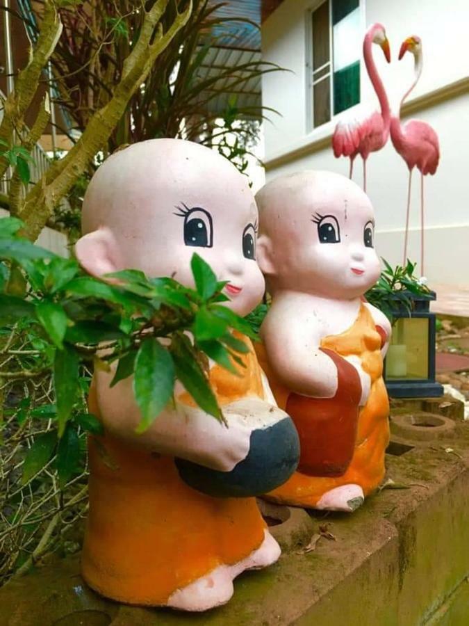Nuch'S Apple Guest House Si Bun Ruang Exterior foto
